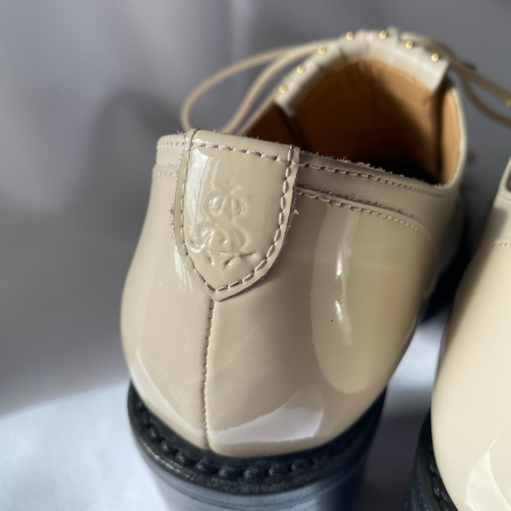 Chic Cream Women's Heeled Oxfords - Picture 5 of 5